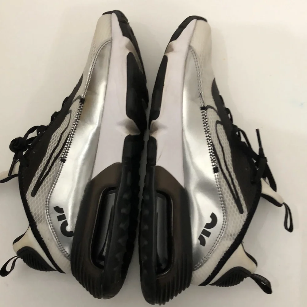 NIKE AIR RUNNING SNEAKERS MENS-BOYS (TEENS SIZE 7Y